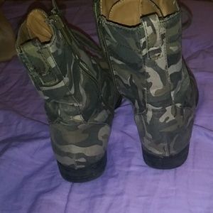 Girls boots